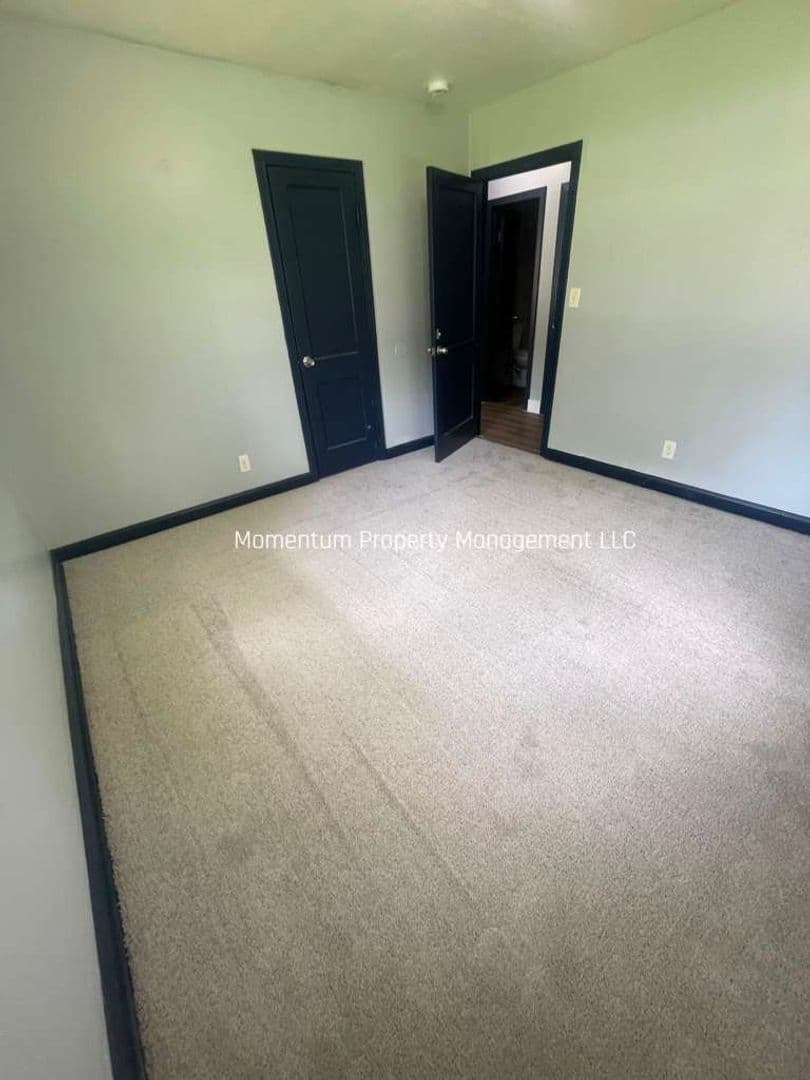 Lakeland House: 1145 N STELLA AVE