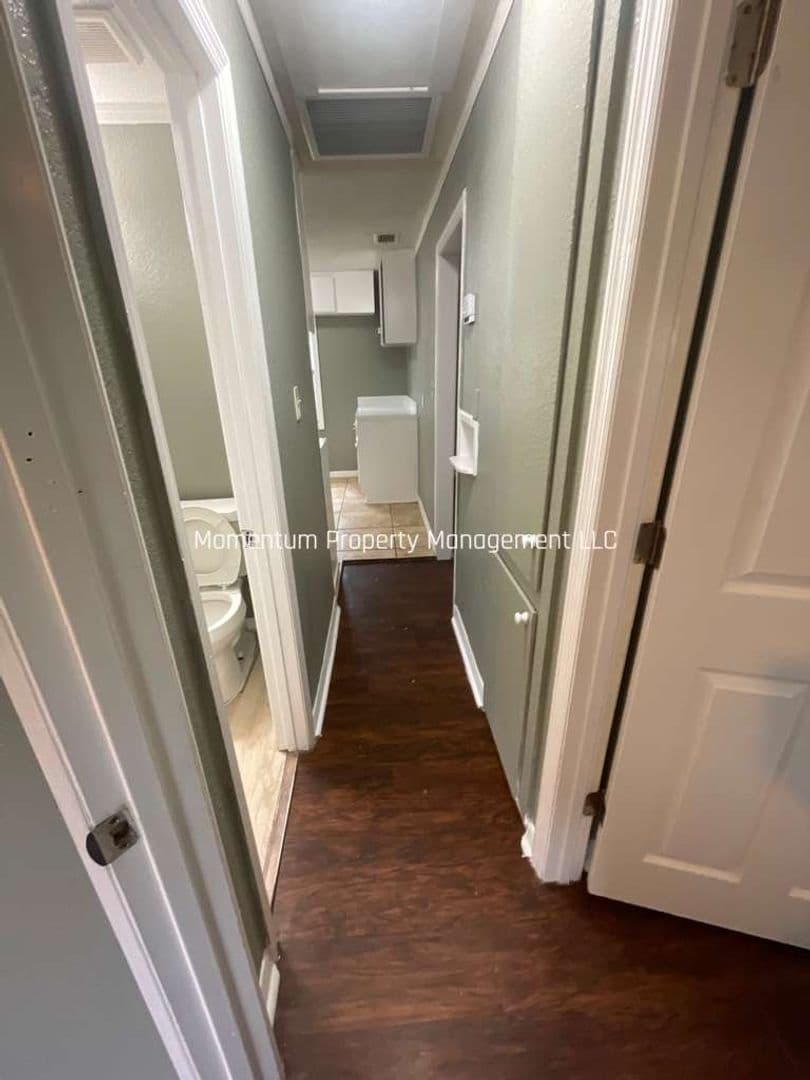 Lakeland House: 1124 N Brunnell Parkway