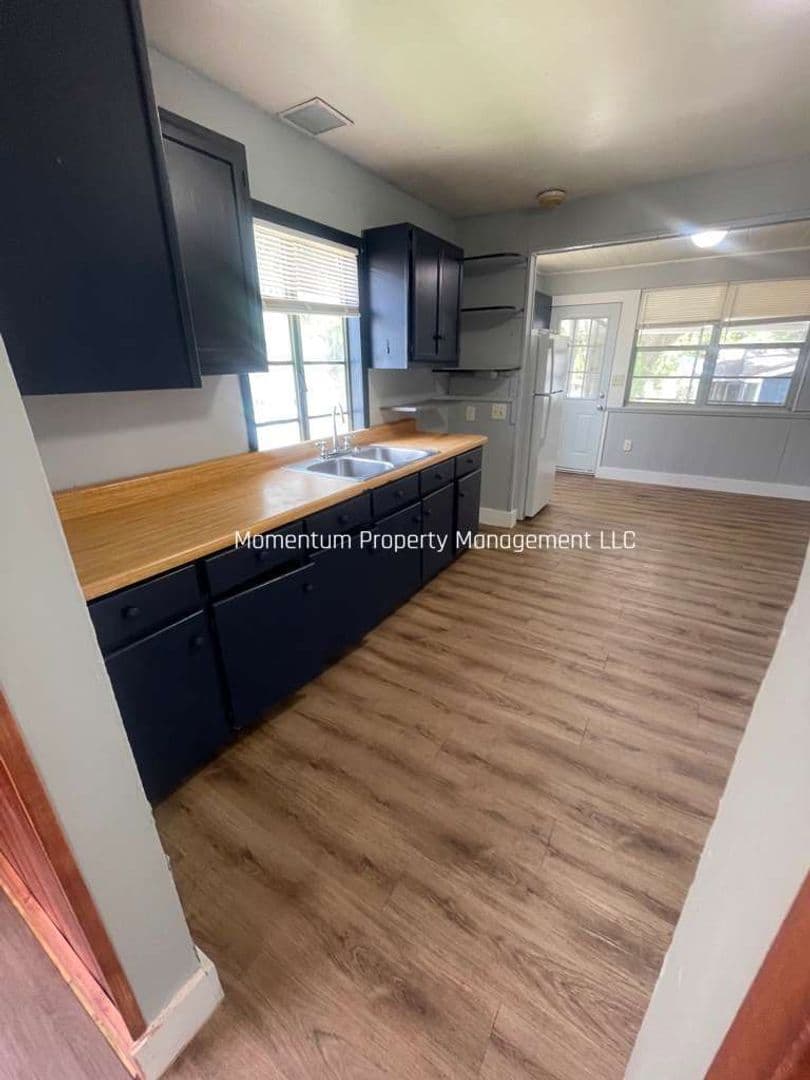 Lakeland House: 1145 N STELLA AVE