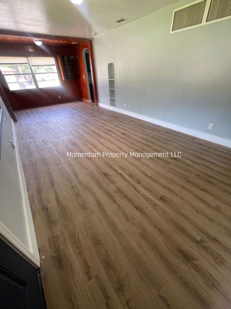 Lakeland House: 1145 N STELLA AVE