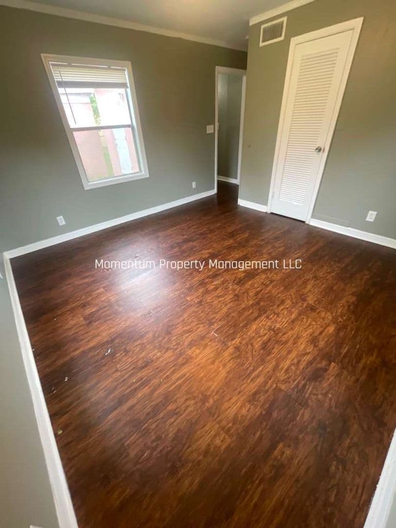 Lakeland House: 1124 N Brunnell Parkway