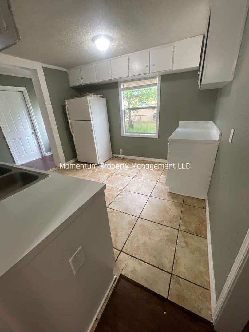 Lakeland House: 1124 N Brunnell Parkway