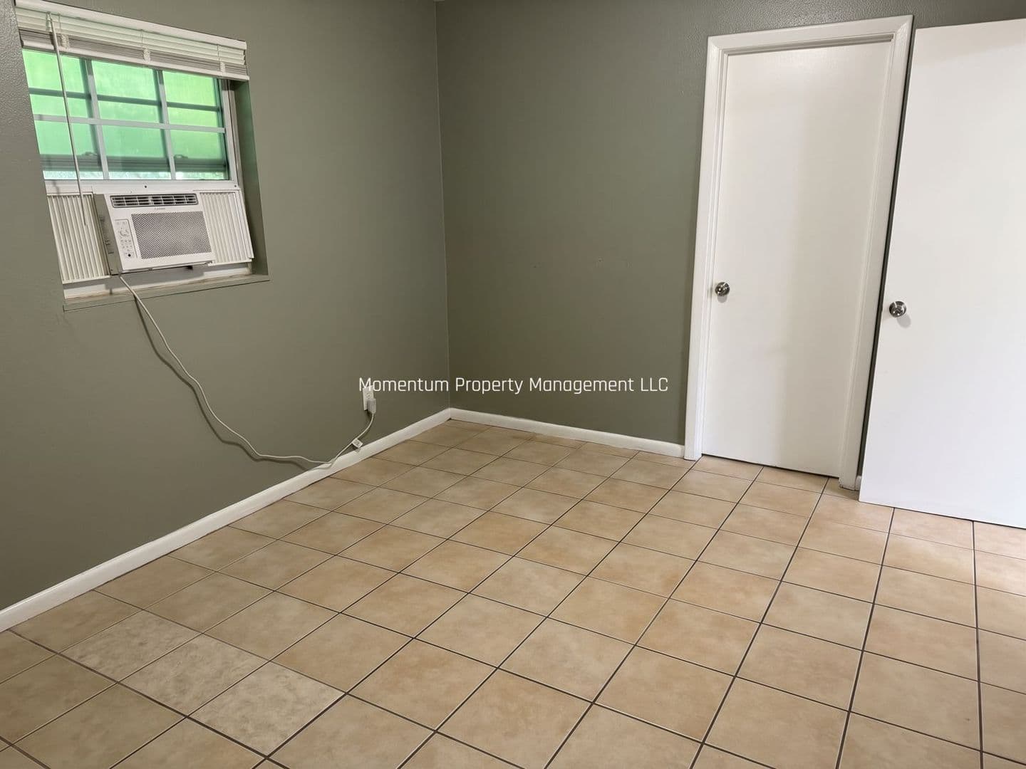Tampa House: 1118 E 124th Ave Unit C