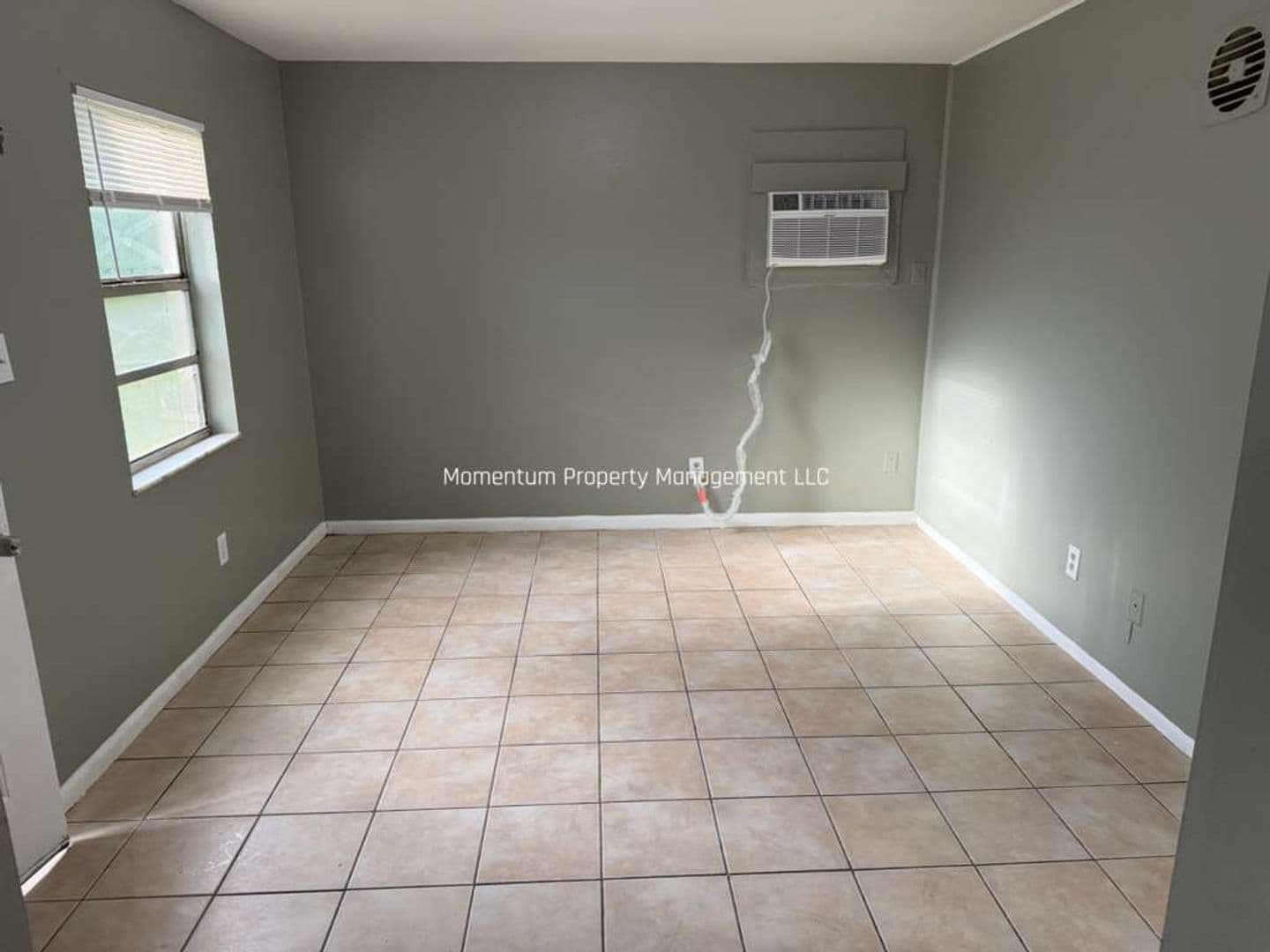 Tampa House: 1118 E 124th Ave Unit C