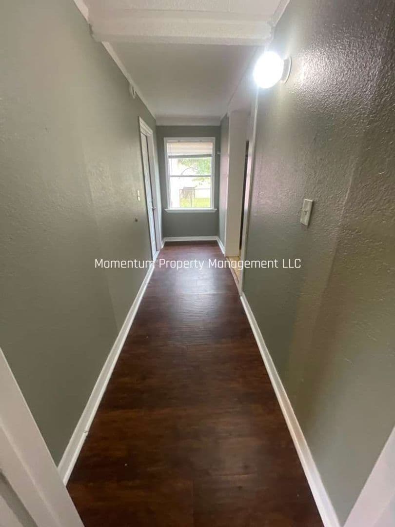Lakeland House: 1124 N Brunnell Parkway