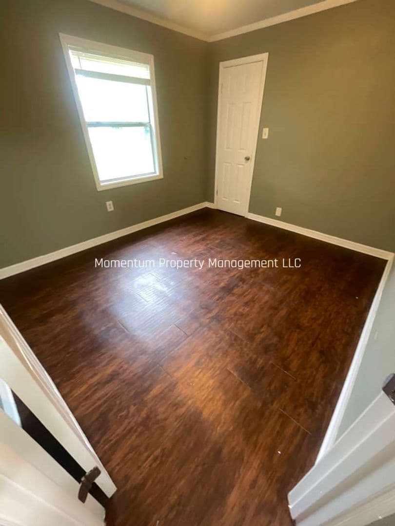 Lakeland House: 1124 N Brunnell Parkway