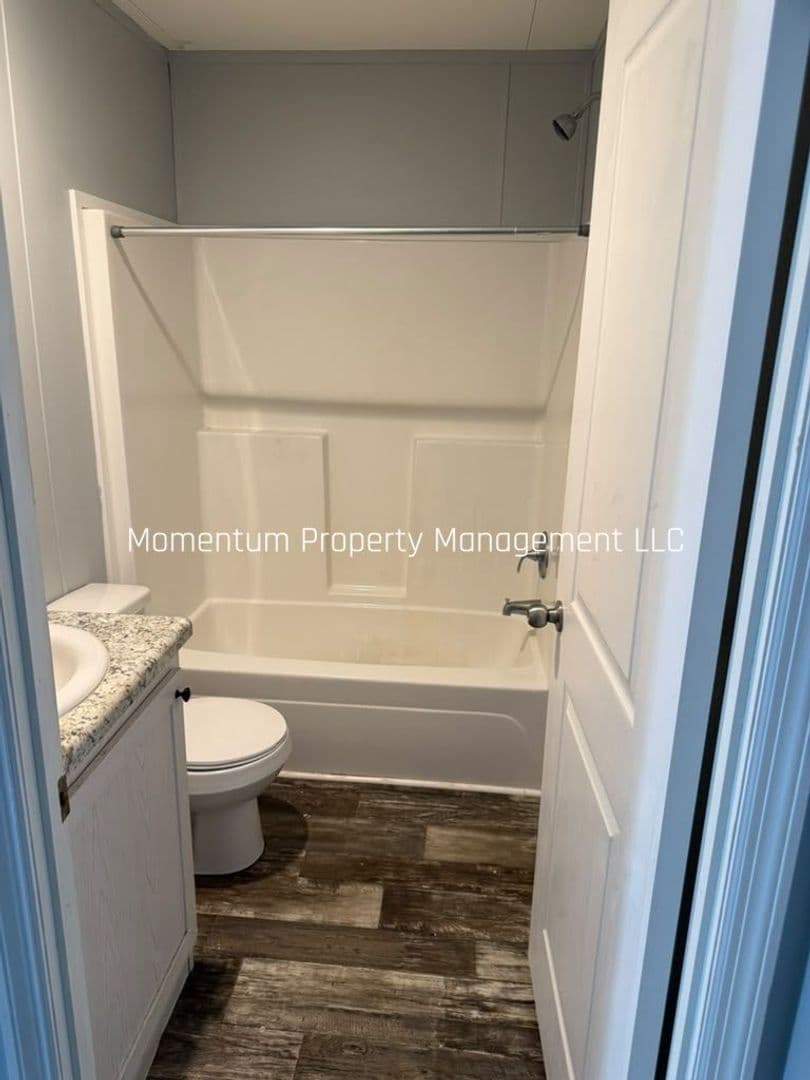 Brooksville House: 16112 La Bella St
