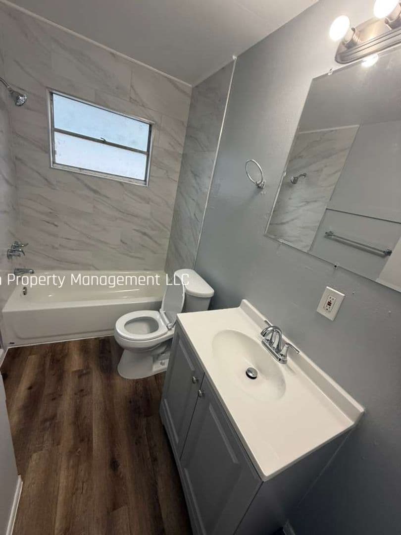 Tampa House: 8215 N. 17th St. Unit B