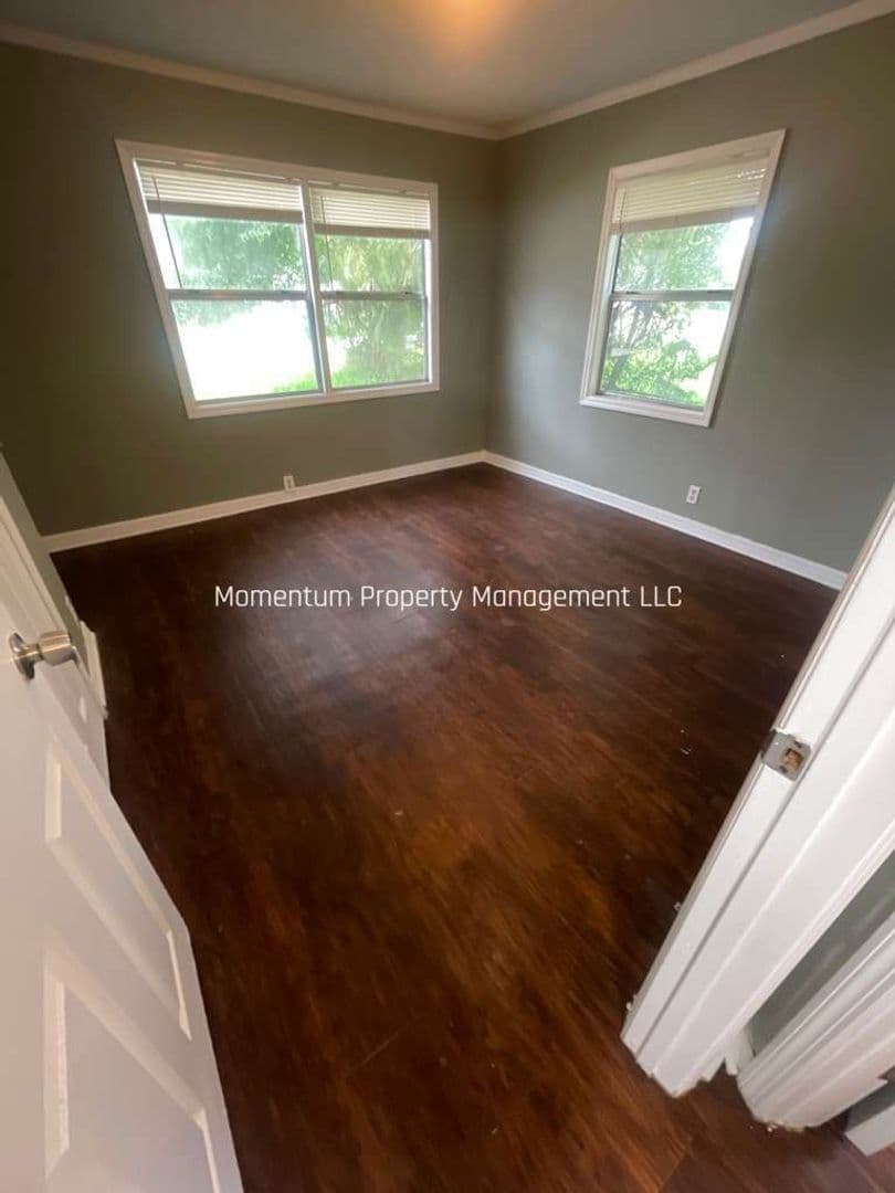 Lakeland House: 1124 N Brunnell Parkway