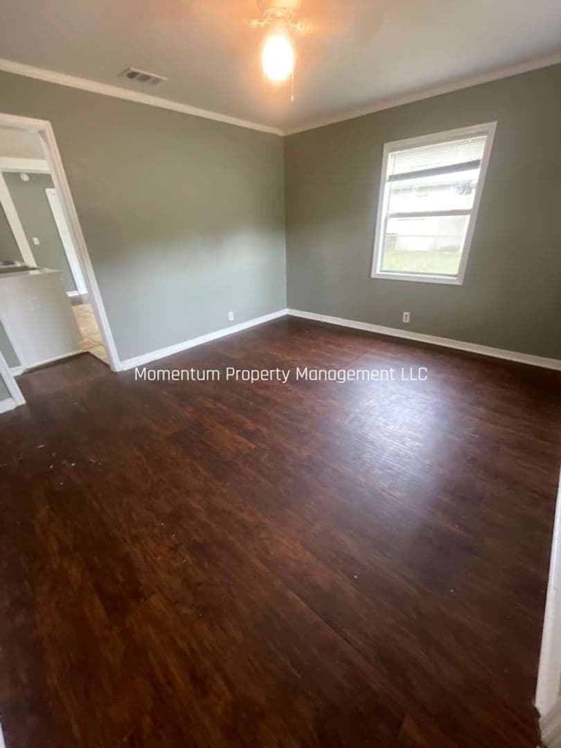 Lakeland House: 1124 N Brunnell Parkway