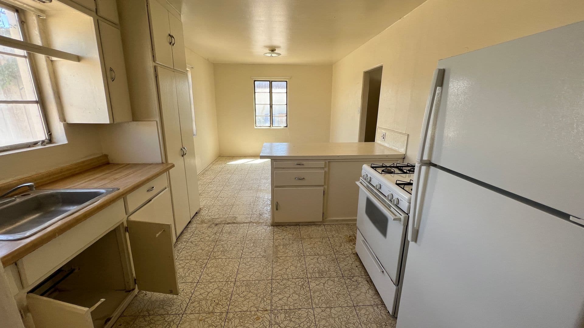 Las Cruces Apartment: Third St.