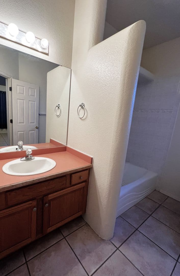 Las Cruces House: 740 Canyon Point Rd