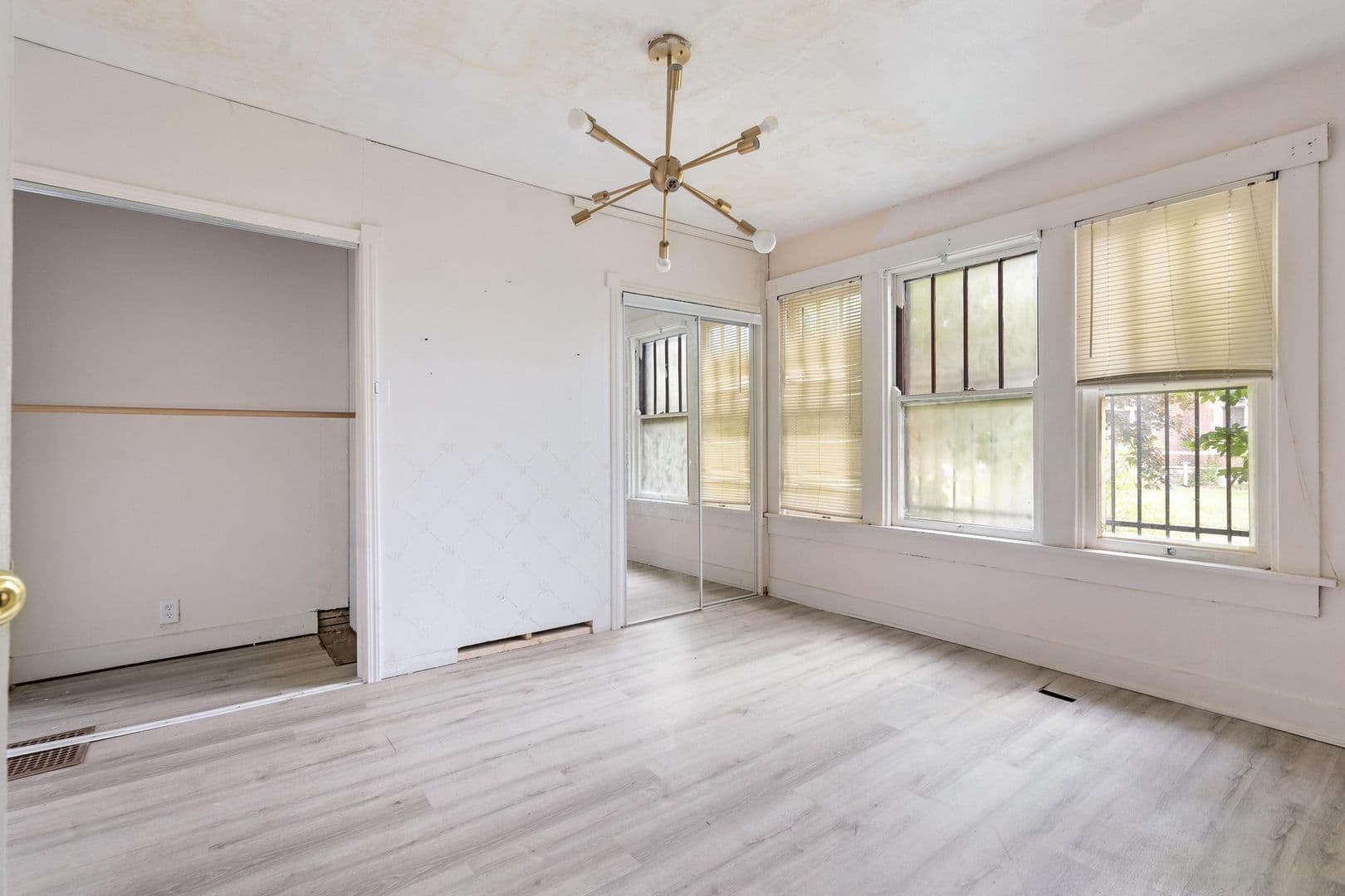 Dayton House: 2225 Catalpa Dr