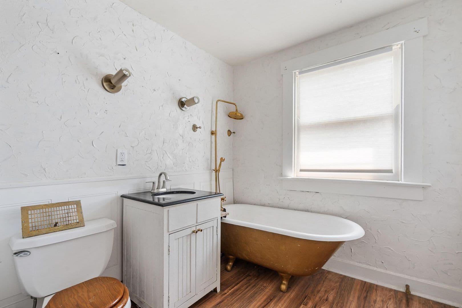 Dayton House: 2225 Catalpa Dr