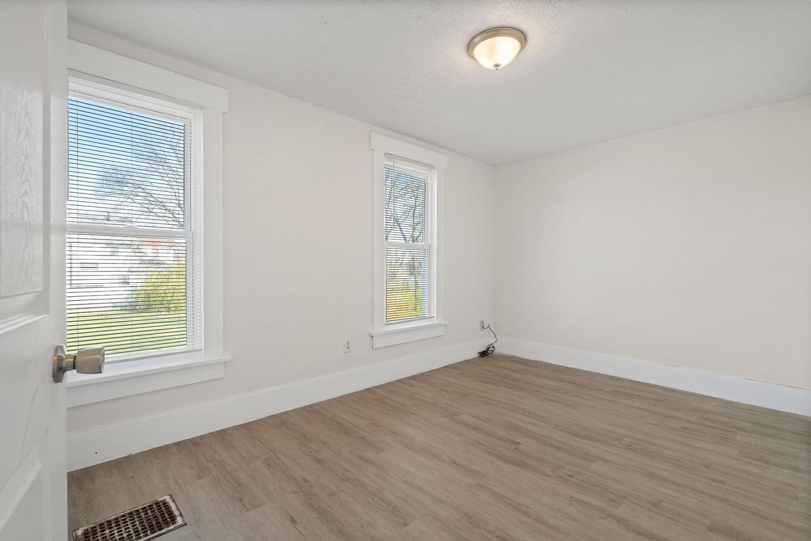 Dayton Apartment: 36-38 E Mumma Ave