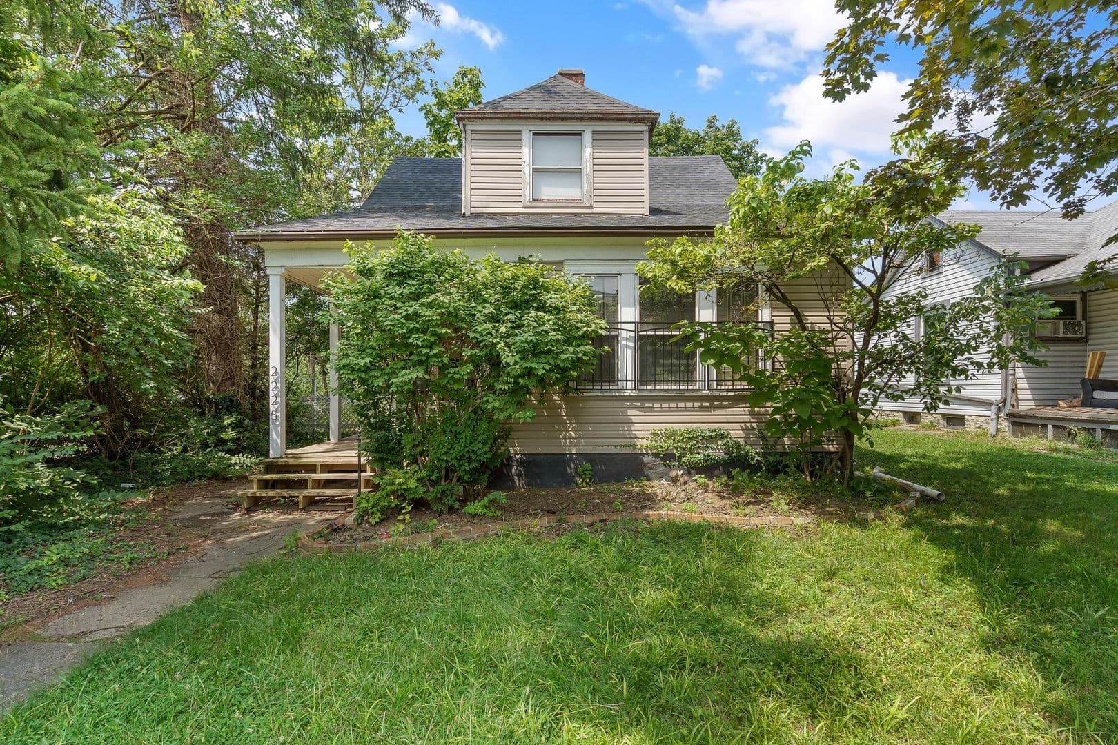 Dayton House: 2225 Catalpa Dr