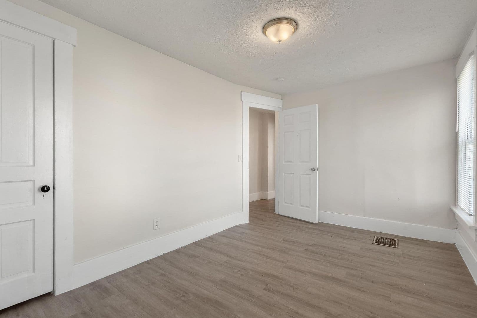 Dayton Apartment: 36-38 E Mumma Ave
