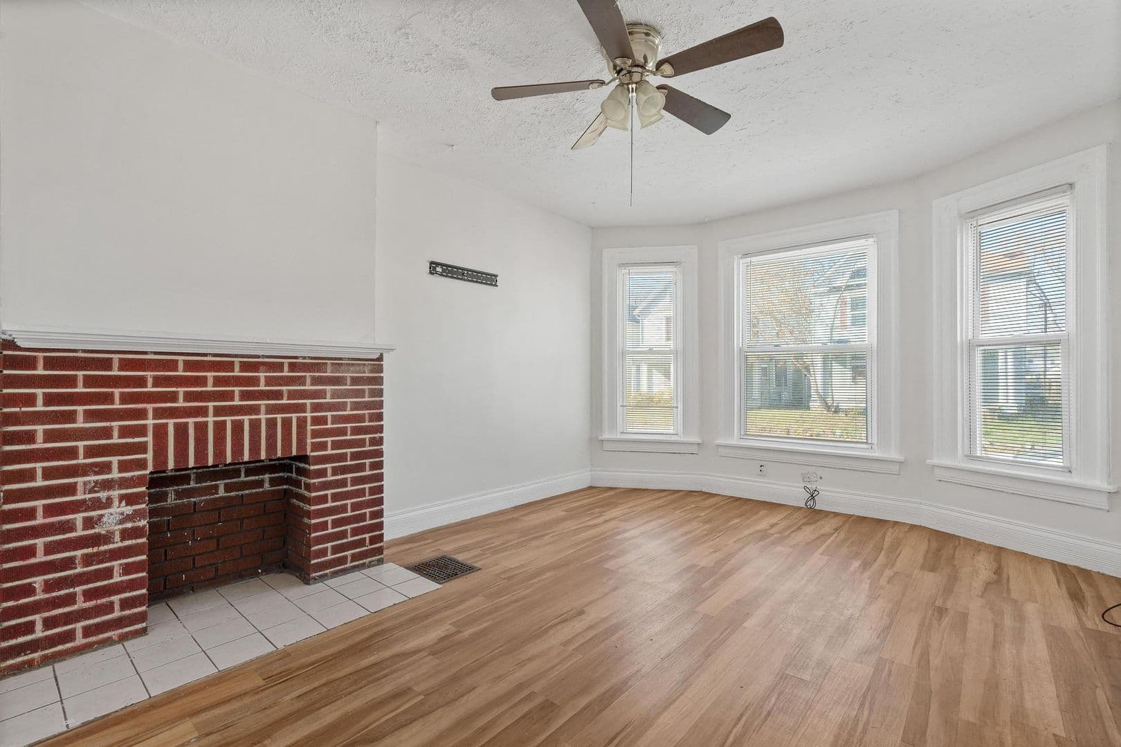 Dayton Apartment: 36-38 E Mumma Ave