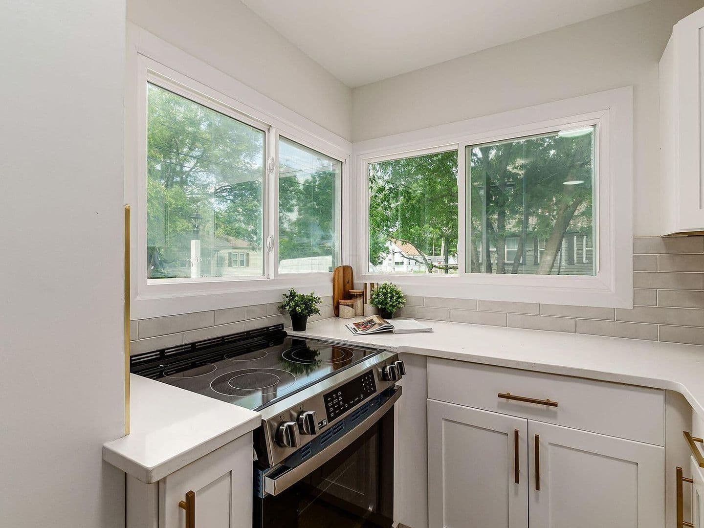 Columbus House: 2845 Fremont St