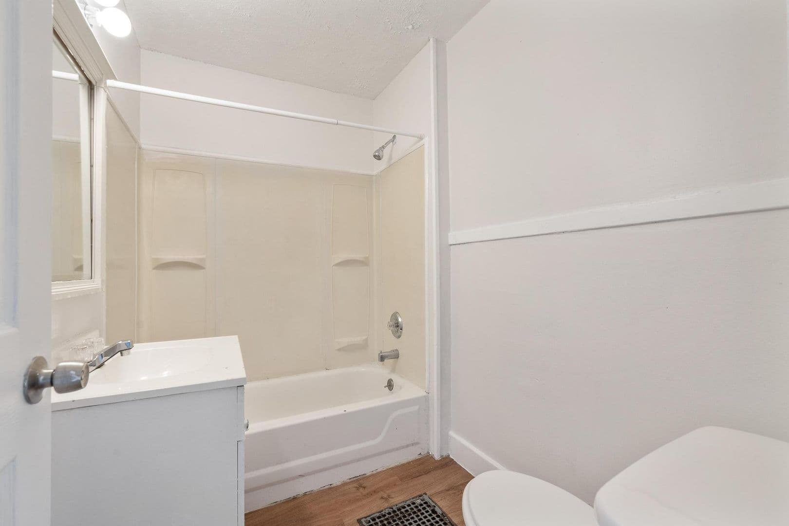 Dayton Apartment: 36-38 E Mumma Ave