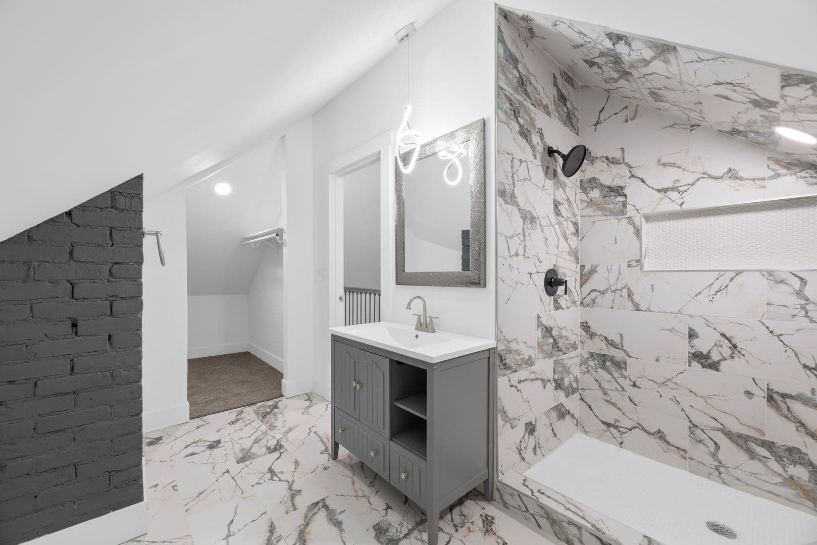 Columbus Apartment: 104-106 Dana Avenue