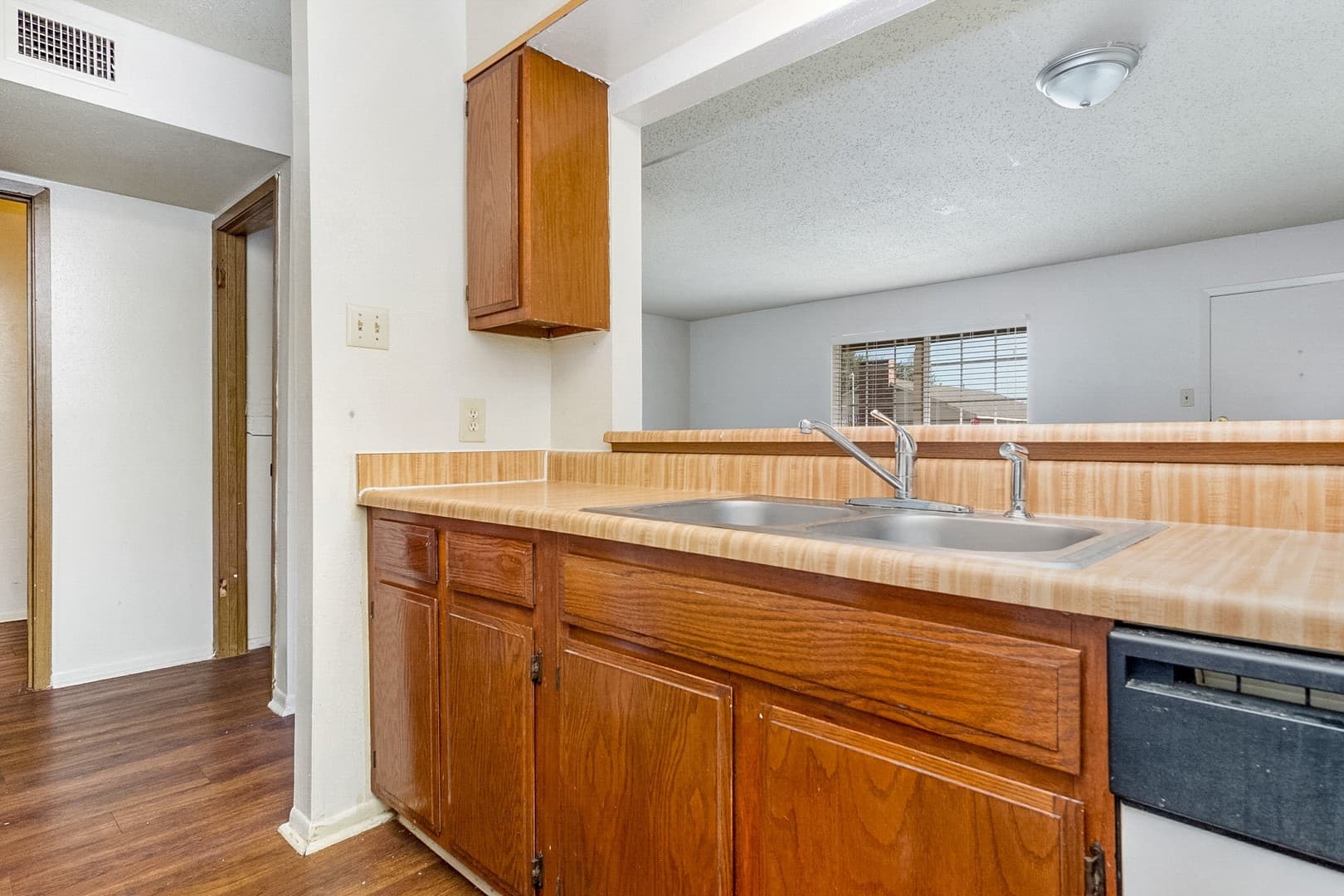 SHREVEPORT Apartment: 7200 JEWELLA AVENUE