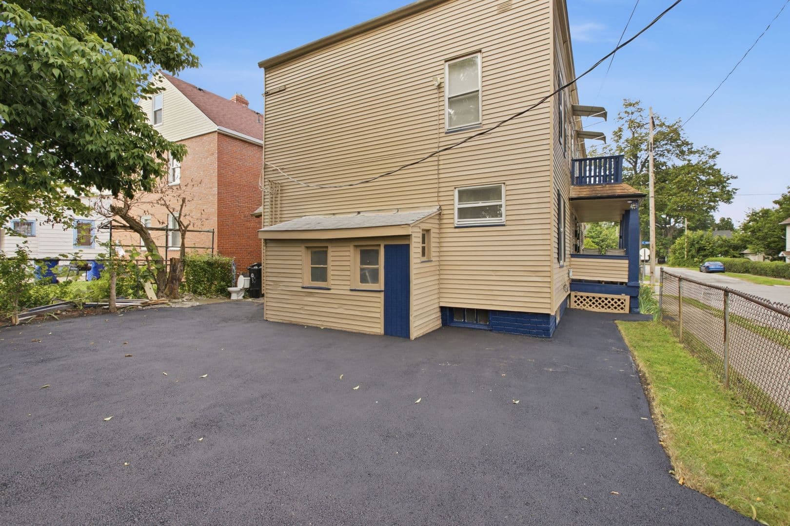 Cleveland Apartment: 689 Midland Ave