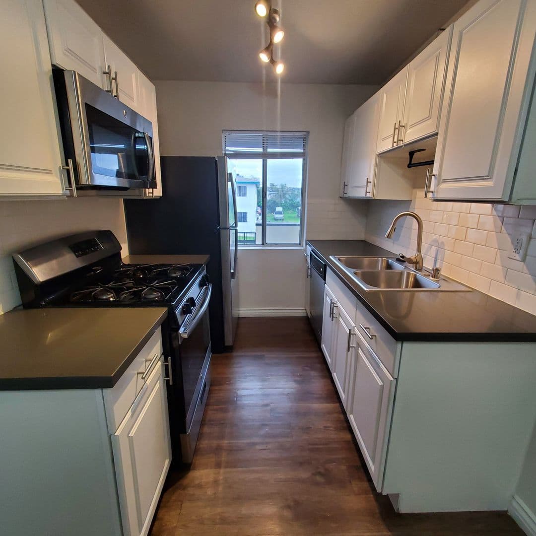 Los Angeles Apartment: 4845 Saturn Street