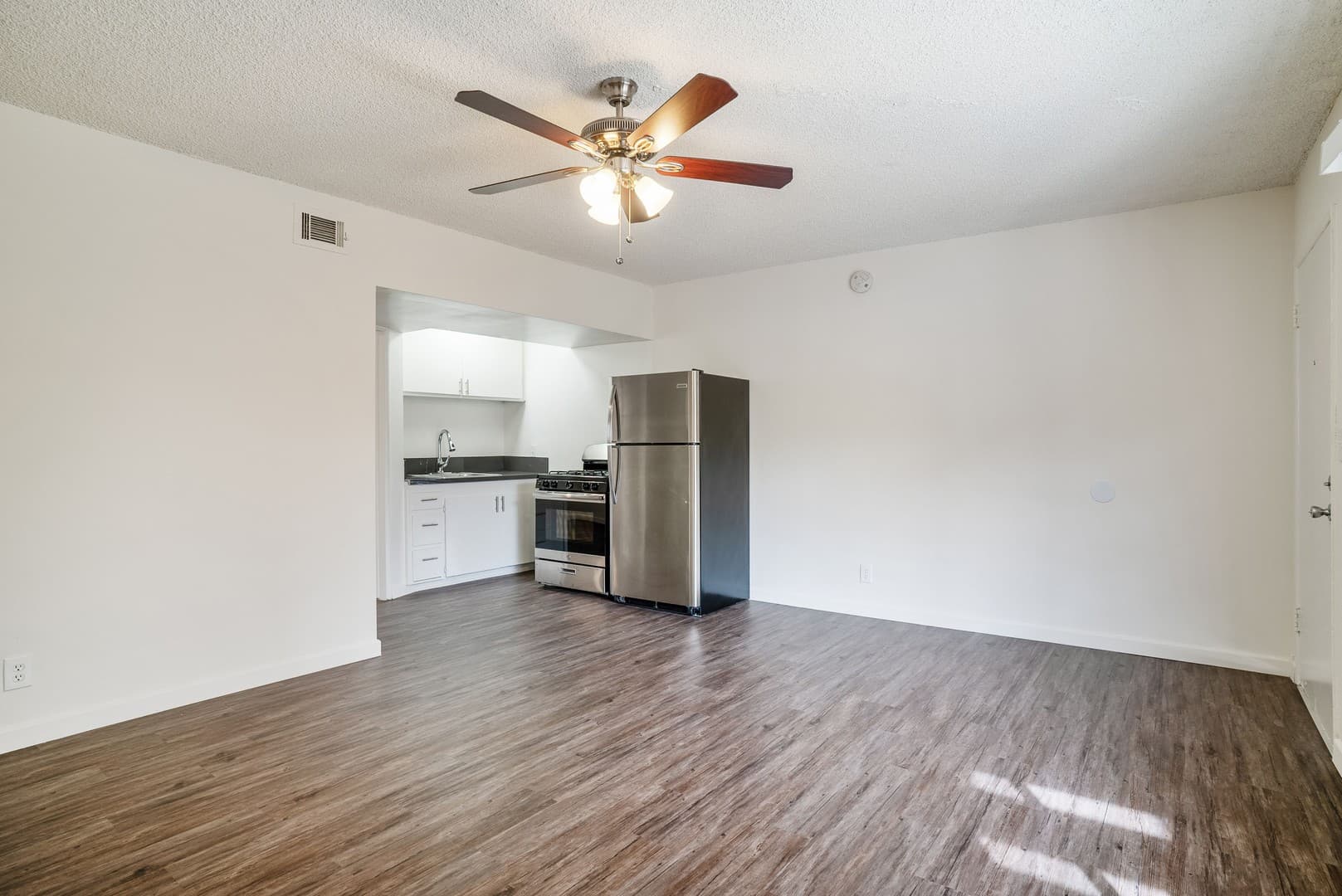 Lawndale Apartment: 4558 W 173rd Street