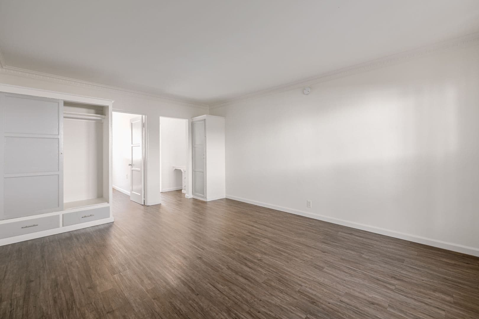 Los Angeles Apartment: 1249 N Edgemont Street