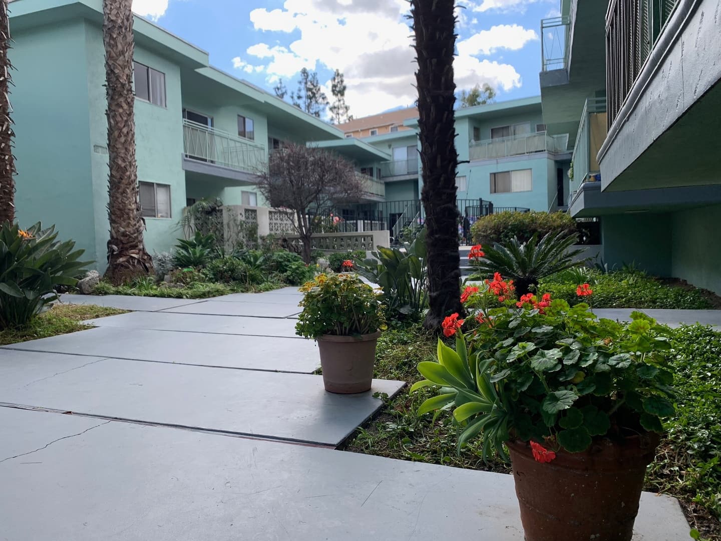 Los Angeles Apartment: 3772 Lockland Drive