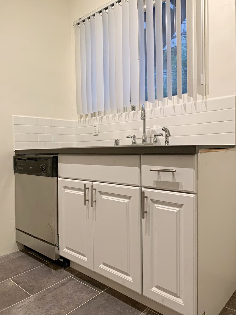 Los Angeles Apartment: 909 S Serrano Ave