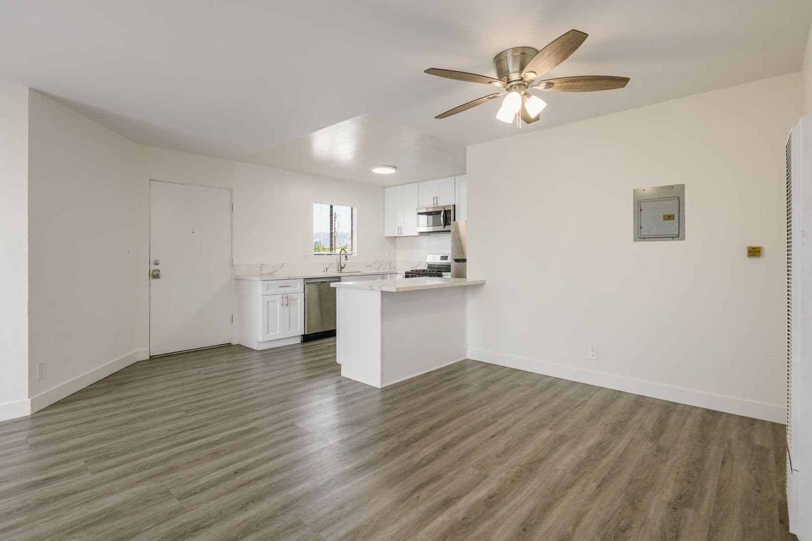 Los Angeles Apartment: 5533 Barton Ave