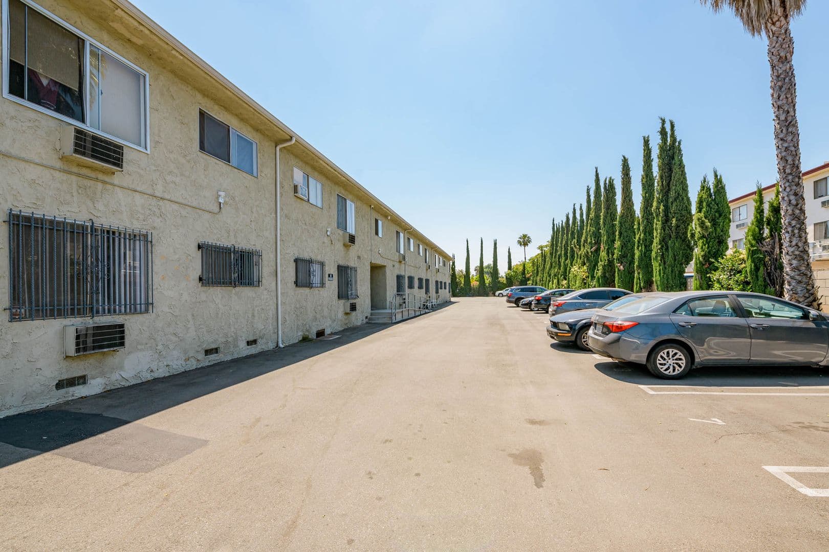 Van Nuys Apartment: 6861 Sepulveda Blvd