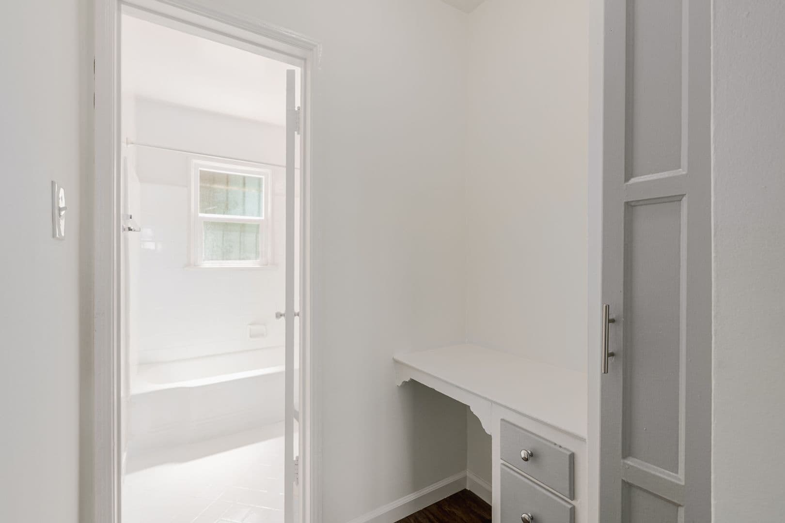 Los Angeles Apartment: 1249 N Edgemont Street