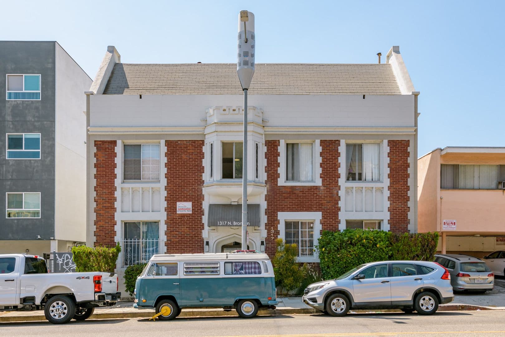 Los Angeles Apartment: 1317 N Bronson Ave