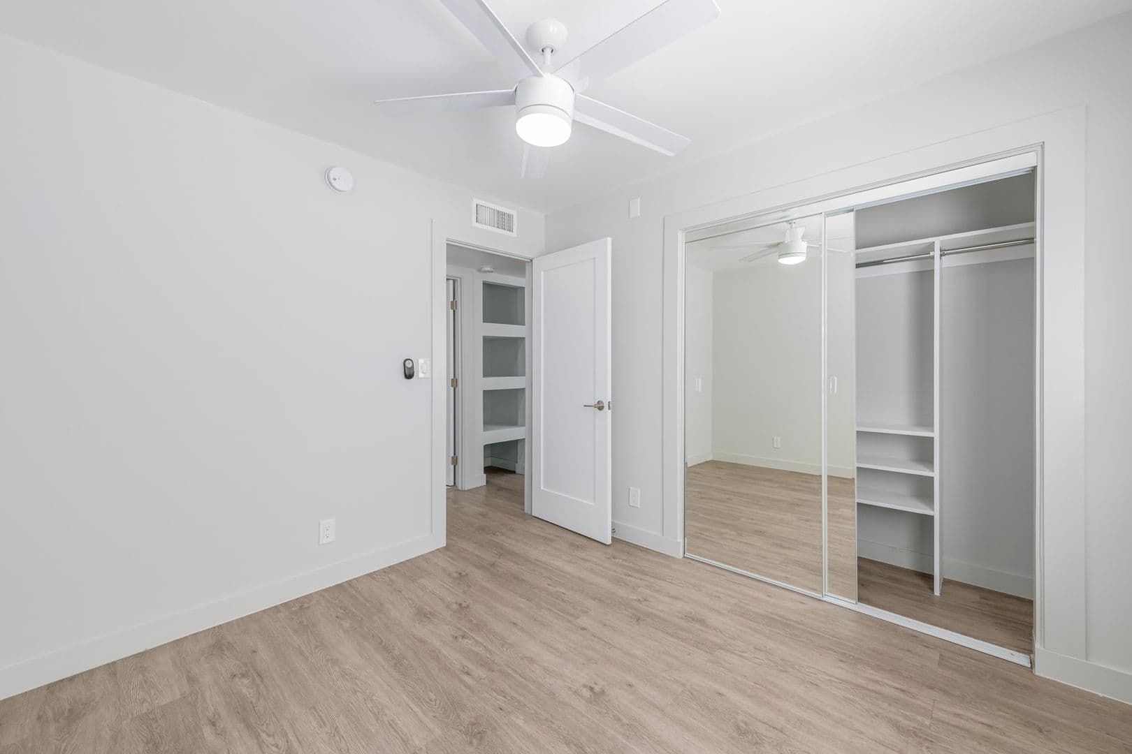 Los Angeles Apartment: 1535 N Kenmore Ave