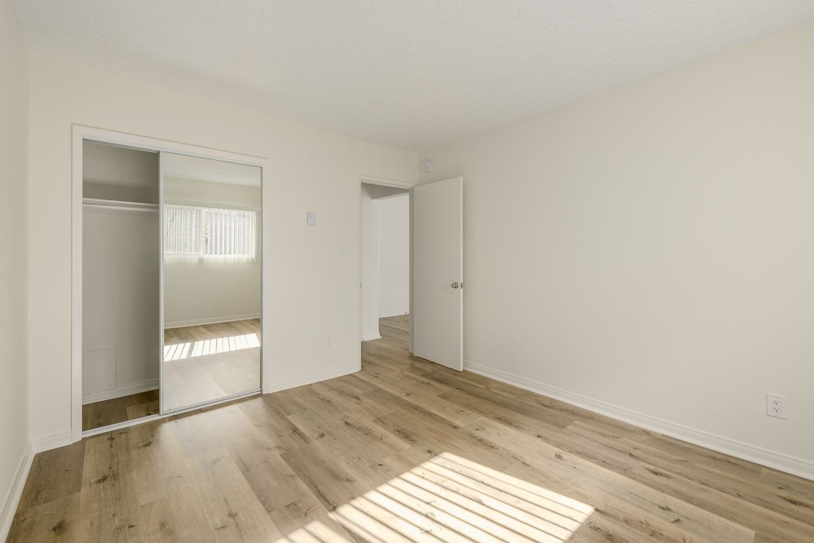Los Angeles Apartment: 1847 Winona Blvd