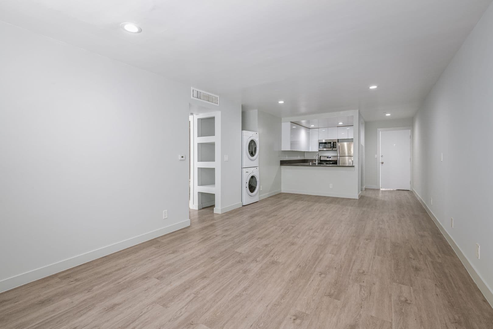 Los Angeles Apartment: 1535 N Kenmore Ave
