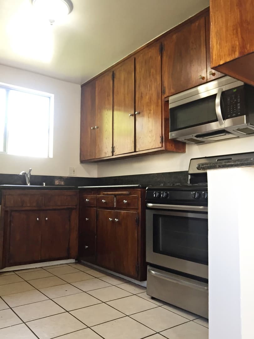 Los Angeles Apartment: 933 N Wilcox Ave