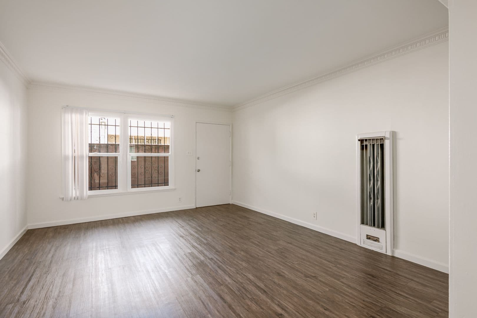 Los Angeles Apartment: 1249 N Edgemont Street