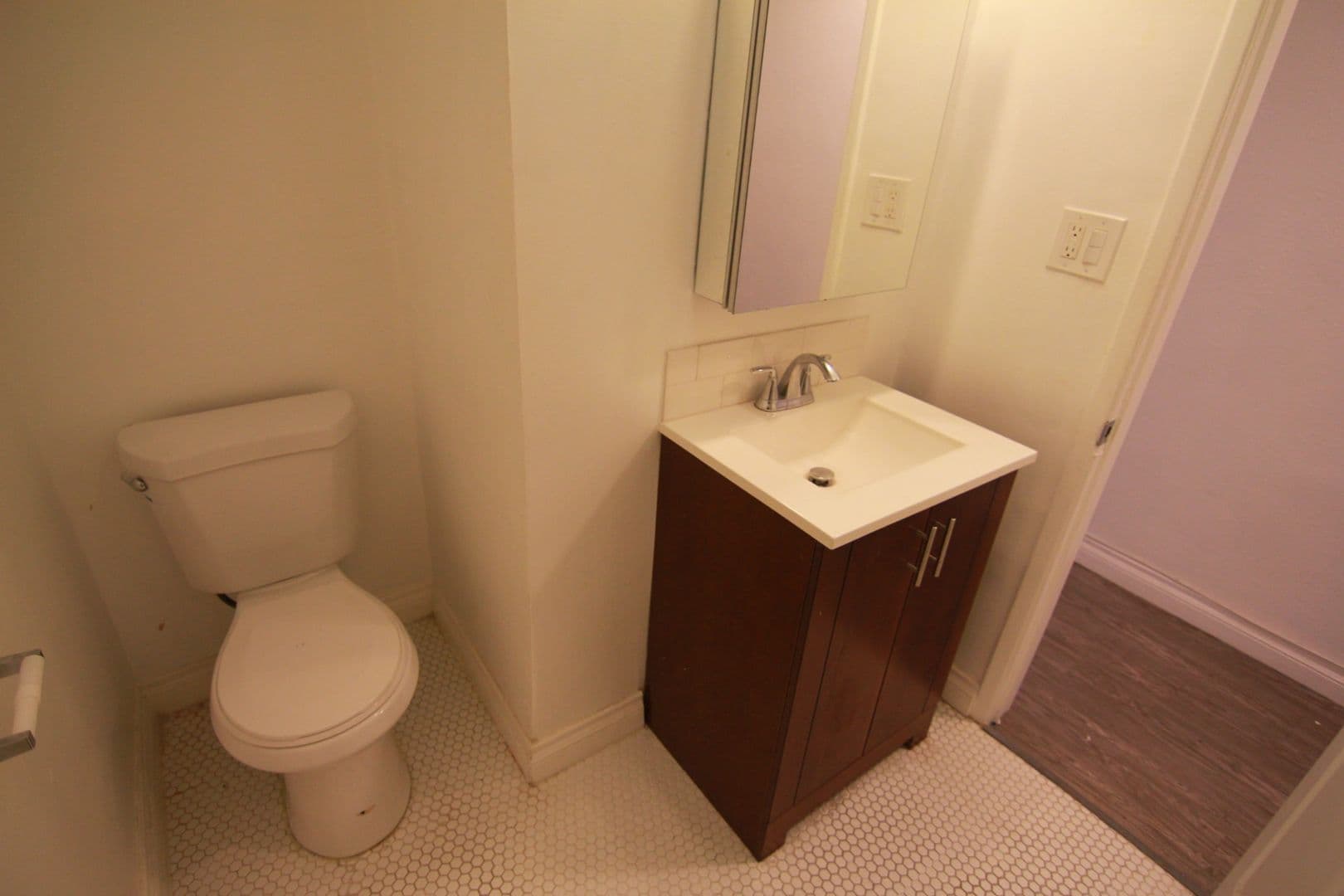 West Hollywood Apartment: 1136 N Ogden Dr