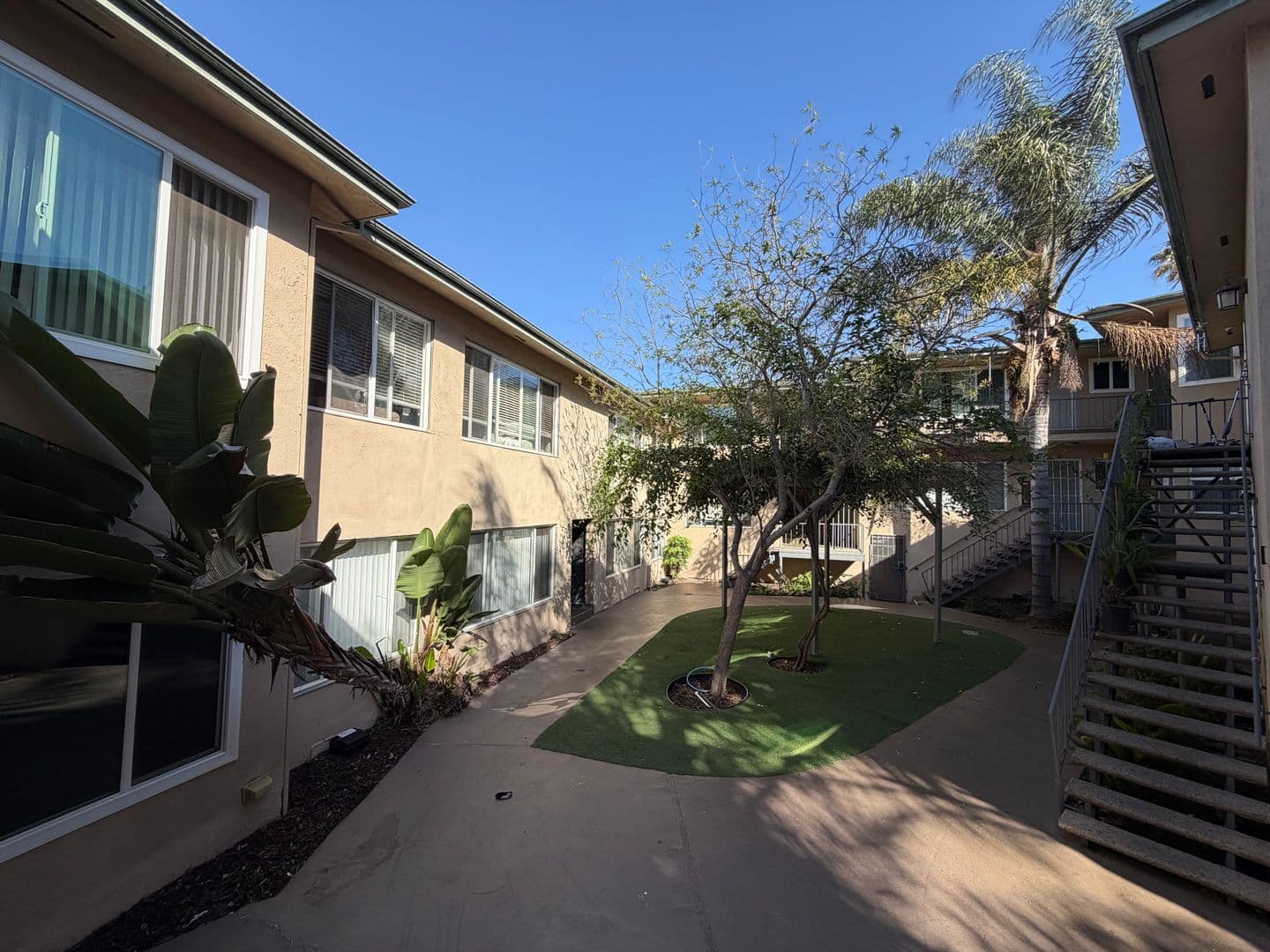 Los Angeles Apartment: 4046-4052 Coco Ave