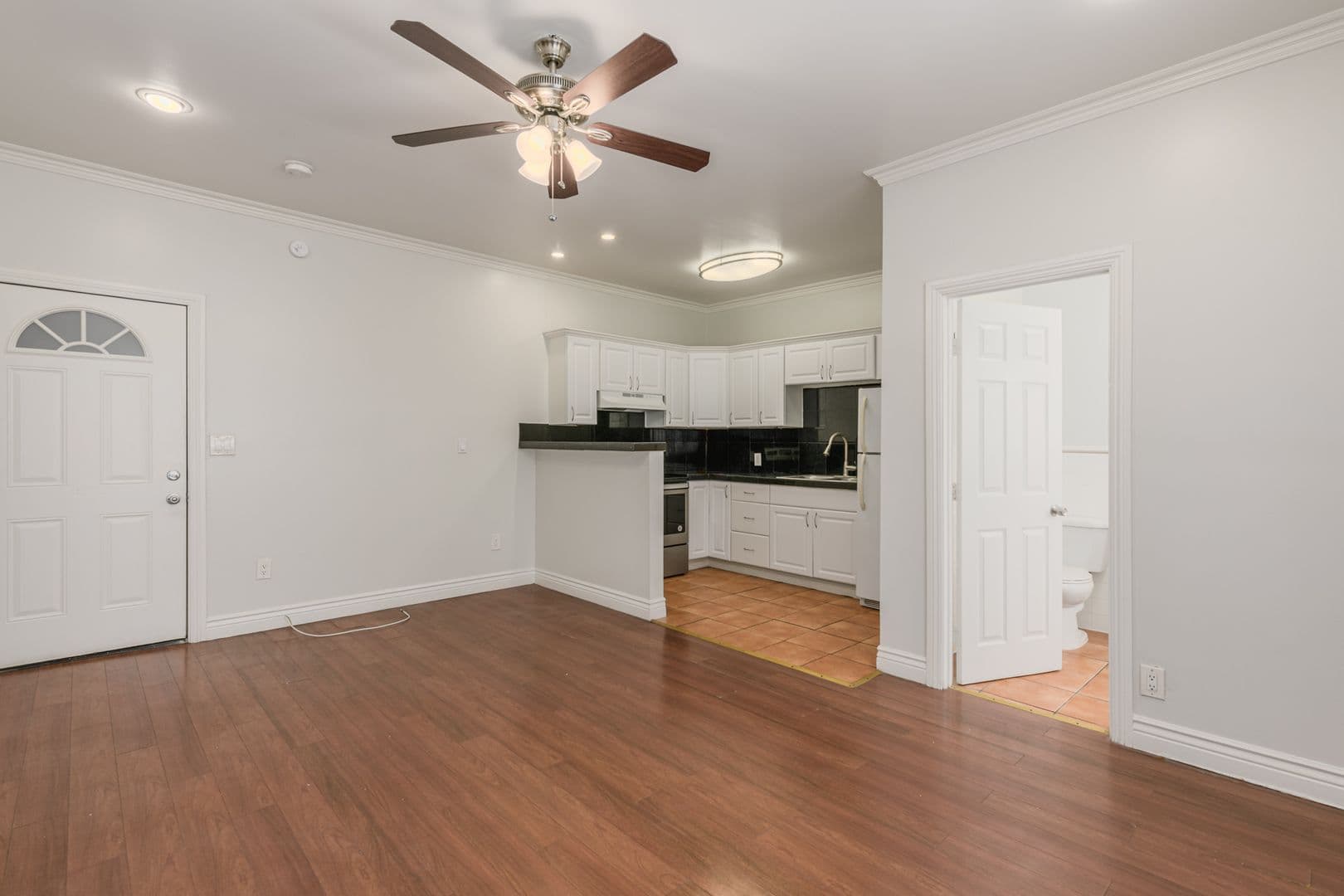 Los Angeles Apartment: 1317 N Bronson Ave