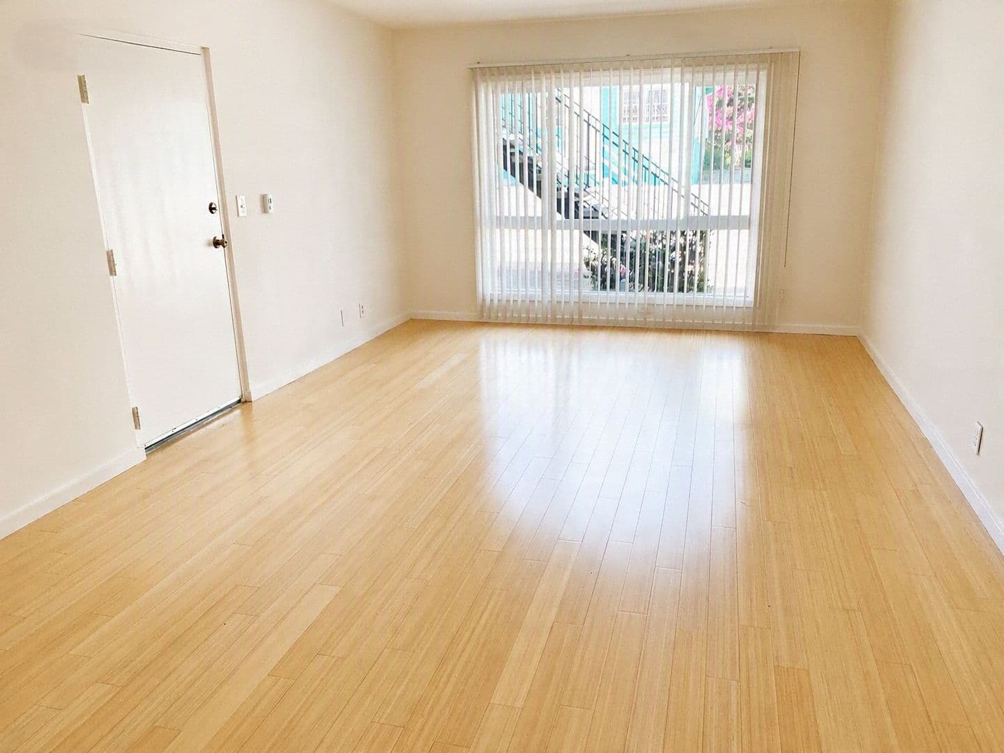 Los Angeles Apartment: 1851 Winona Blvd (Chatelet)