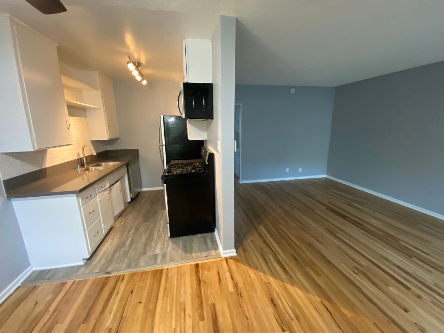 Santa Monica Apartment: 1227 11th Street