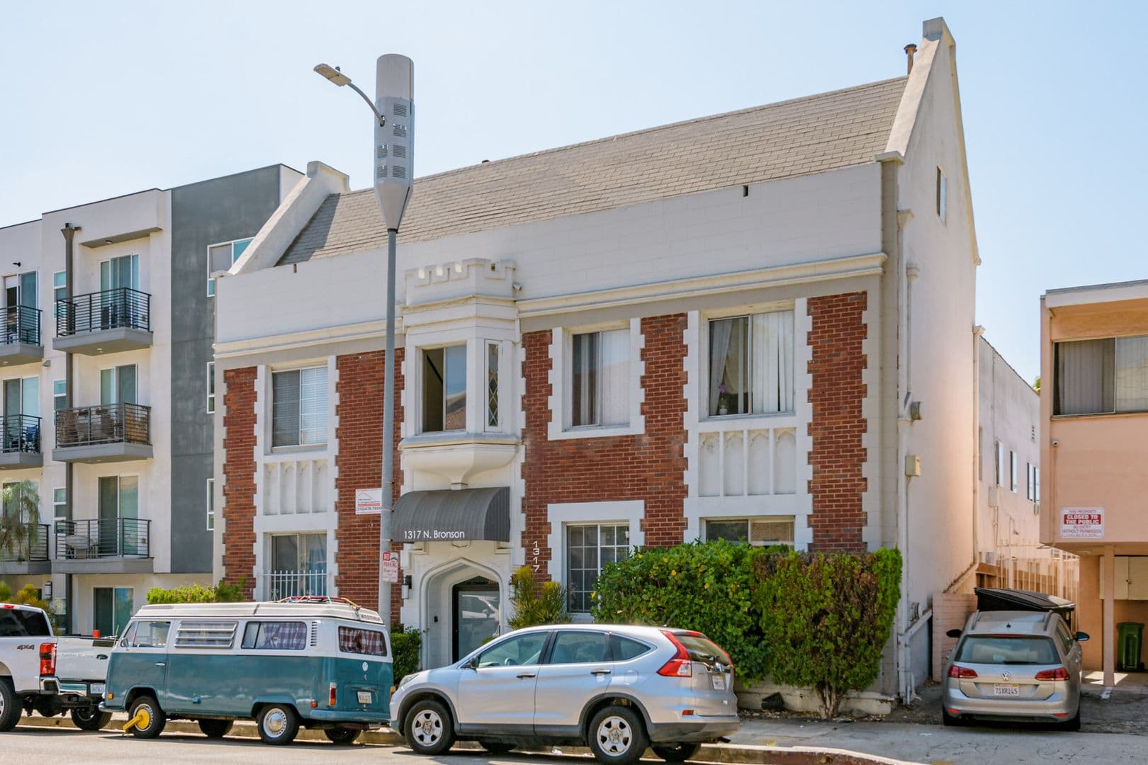 Los Angeles Apartment: 1317 N Bronson Ave