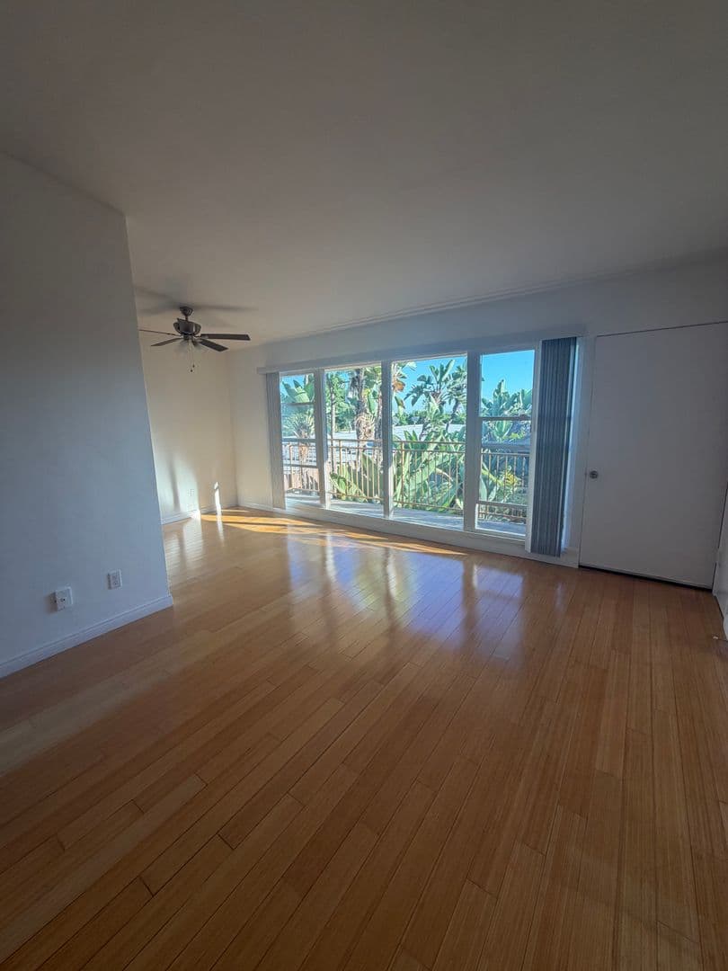 West Hollywood Apartment: 1326 N Flores Street