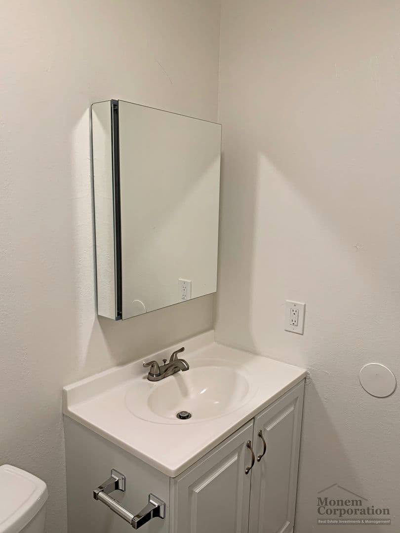 Glendale Apartment: 1010 - 1012 E Acacia Ave