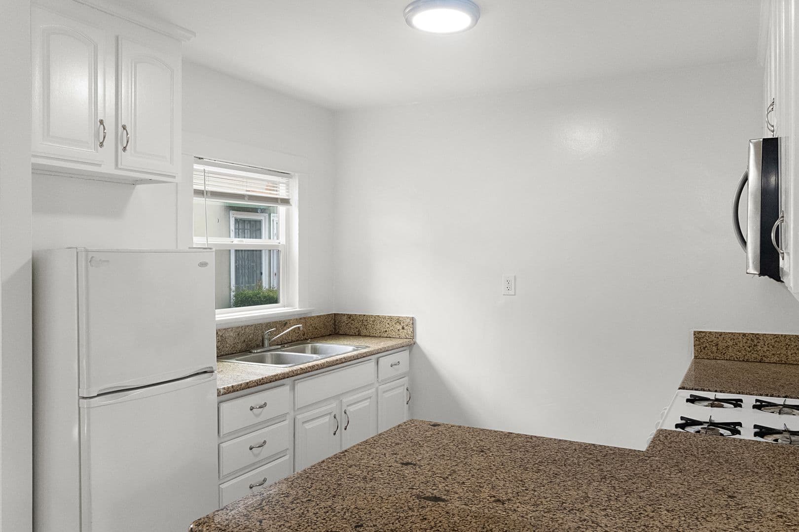 Los Angeles Apartment: 5414 Fountain Ave